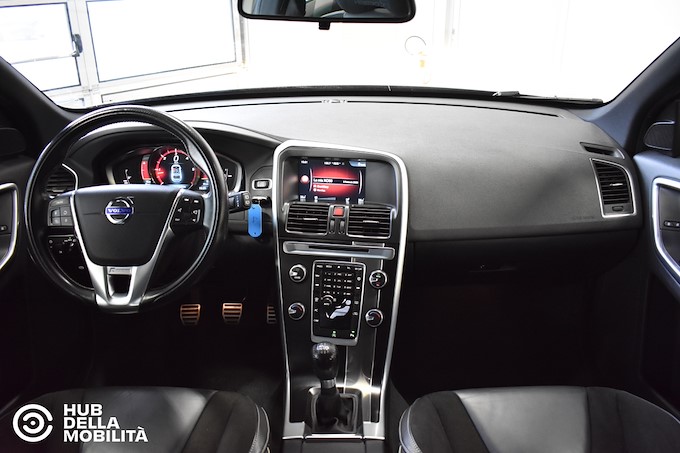 VOLVO XC60 D3 R-design Momentum